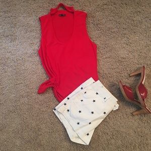 🦋CLEARANCE White shorts with navy stars. NWOT